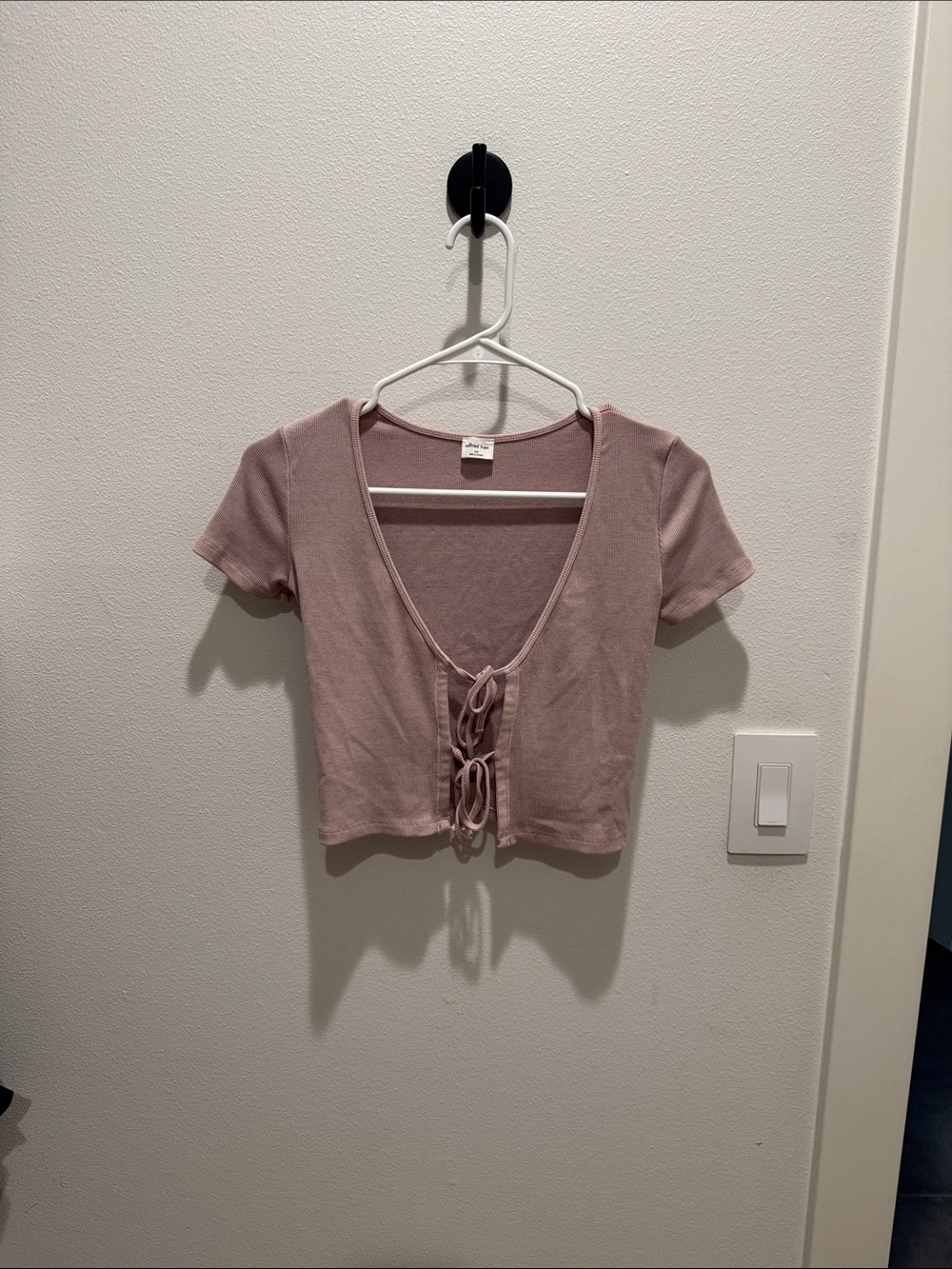 Aritzia Rose-Tone Tie Front Short Sleeve Crop Top